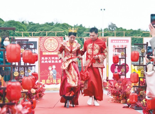 祝新婚 庆金婚 来相亲 南宁市婚俗改革系列活动在金汇如意坊顺利举行